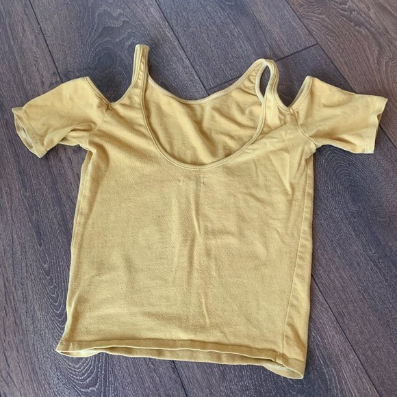 UO/ Ecote Cold Shoulder Mustard Crop Top - Picture 2 of 4